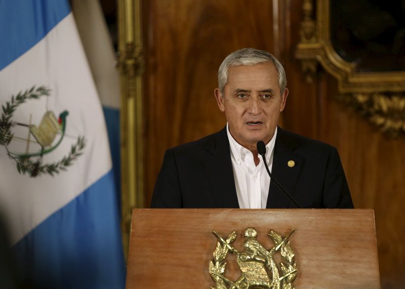 © Reuters. Guatemalan President Otto Perez speaks during a news conference in the presidential house in Guatemala City