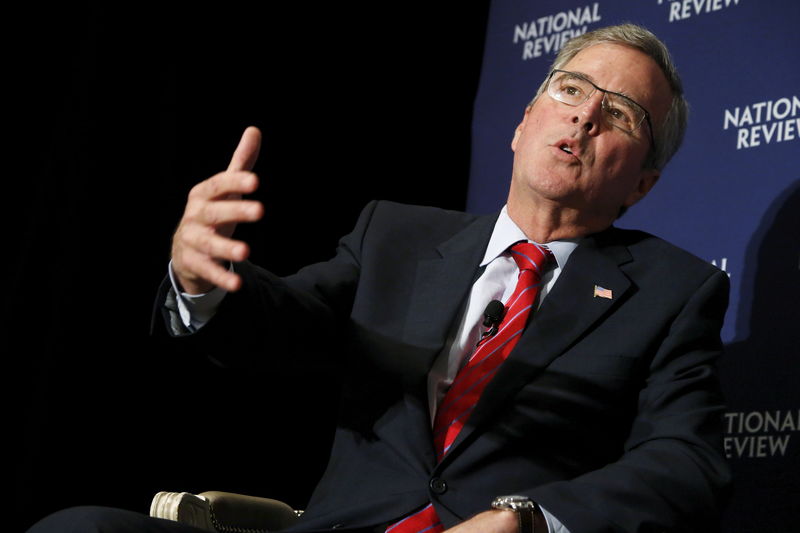 © Reuters. Bush addresses the National Review Institute's 2015 Ideas Summit in Washington