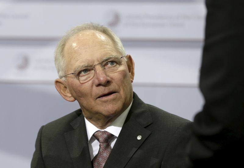 © Reuters. Schaeuble no espera acuerdo sobre deuda griega durante reunión del Eurogrupo el lunes