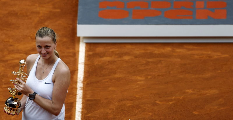 © Reuters. Czech Republic's Kvitova holds the trophy after winning the final against Russia's Kuznetsova at the Madrid Open tennis tournament in Madrid