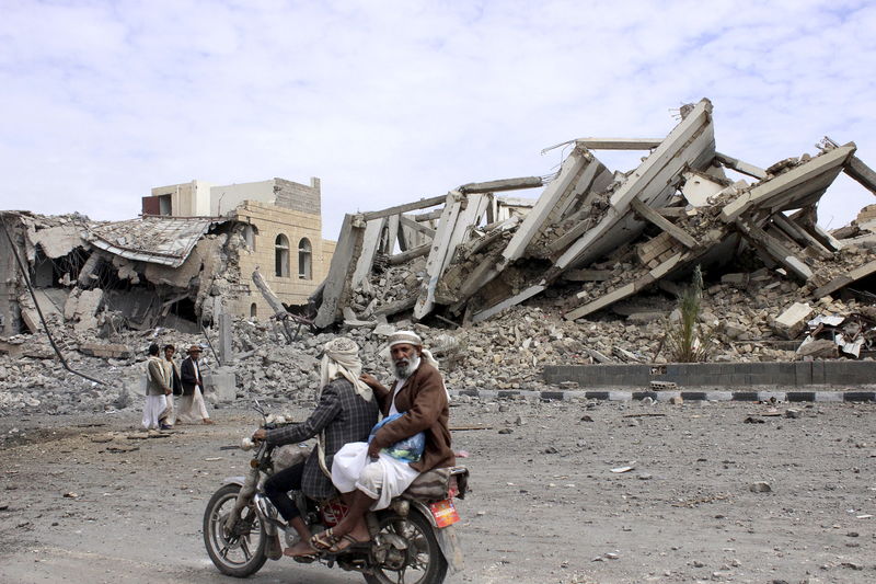 © Reuters. الحوثيون يقولون إنهم سيردون بشكل إيجابي على أي جهود لإنهاء معاناة اليمنيين