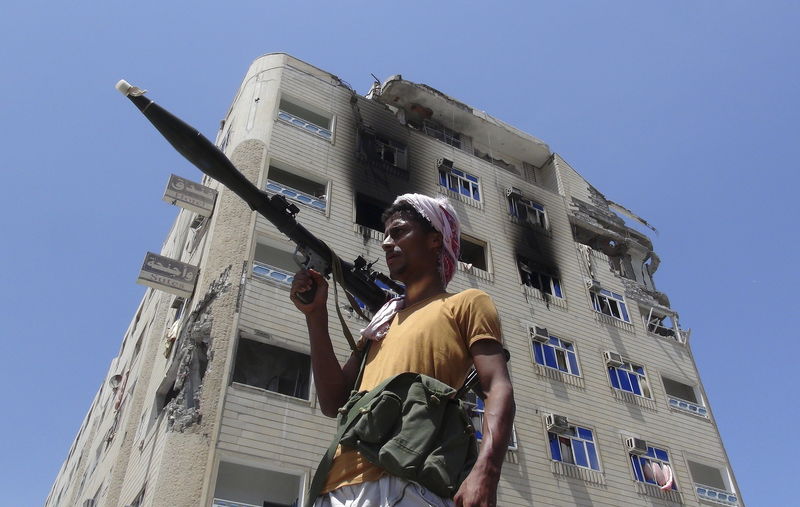© Reuters. متحدث باسم جيش اليمن المتحالف مع الحوثيين يعلن الموافقة على هدنة لمدة 5 أيام