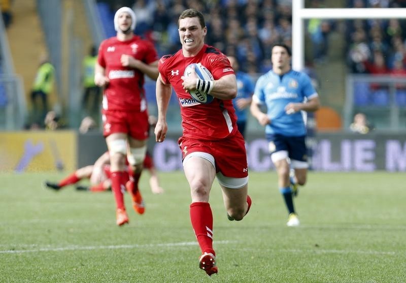 © Reuters. Wales'   North runs with the ball to score a try against Italy during their Six Nations Rugby Union match in Rome