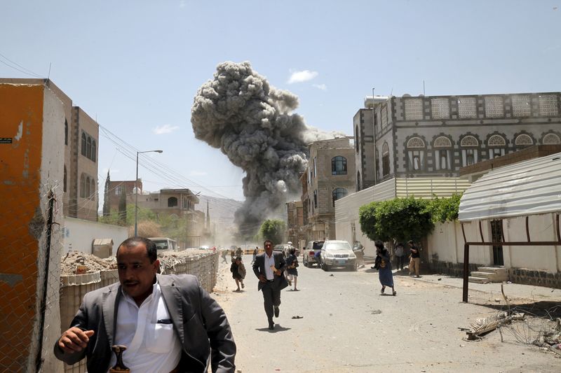 © Reuters. الحوثيون يوافقون على هدنة في اليمن لمدة خمسة أيام اقترحتها السعودية