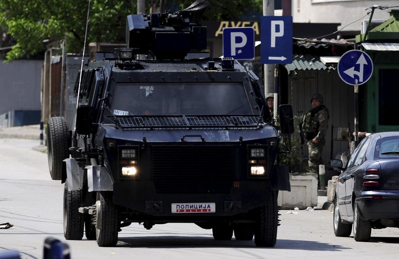 © Reuters. وفاة سادس رجل شرطة بعد معارك مسلحة في مقدونيا