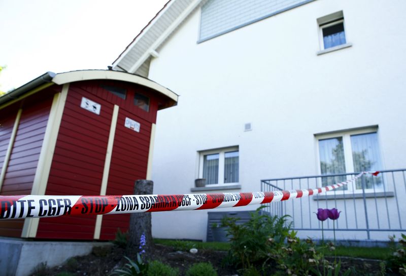 © Reuters. CINQ MORTS DANS UNE FUSILLADE EN SUISSE ALÉMANIQUE