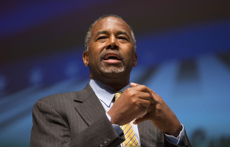 © Reuters. U.S. Republican presidential candidate Dr. Ben Carson speaks during the Freedom Summit in Greenville