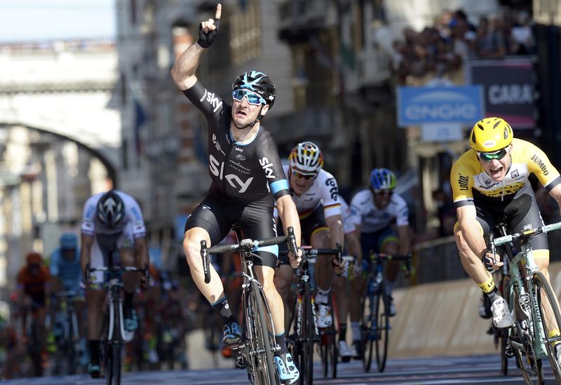 © Reuters. Team Sky rider Viviani of Italy celebrates as he crossing the finish line in the second stage of the 98th Giro d'Italia cycling race