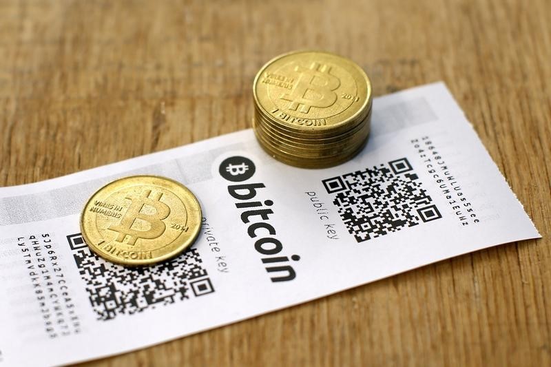 © Reuters. A Bitcoin (virtual currency) paper wallet with QR codes and coins are seen in an illustration picture taken at La Maison du Bitcoin in Paris