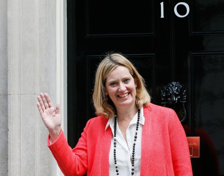 © Reuters. Amber Rudd waves as she arrives at 10 Downing Street as Britain's re-elected Prime Minister David Cameron names his new cabinet, in central London