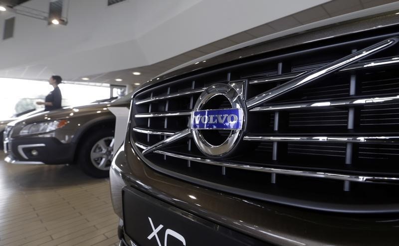 © Reuters. The Volvo logo is pictured on a car in a car dealership showroom in Riga