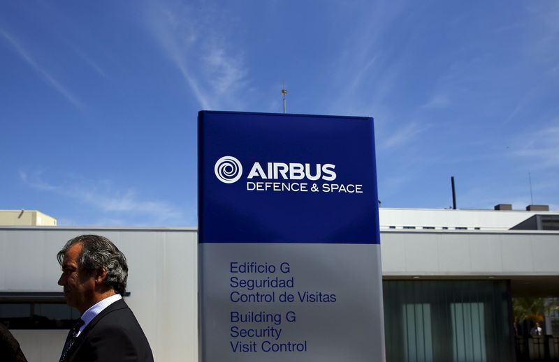 © Reuters. AIRBUS, PLUS FORTE BAISSE DU CAC 40 À MI-SÉANCE