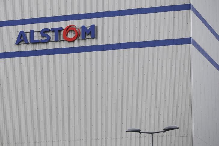 © Reuters. The logo of Alstom is pictured during an inaugural visit of the Alstom offshore wind turbine plants in Montoir-de-Bretagne