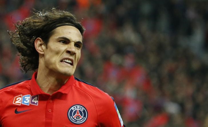 © Reuters. Cavani comemora gol em partida do Paris St Germain