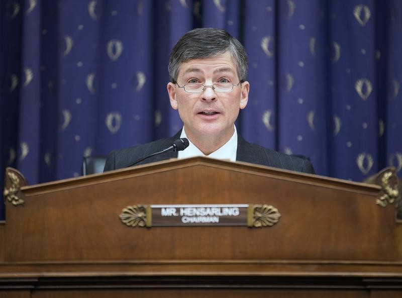 © Reuters. Chairman of the House Financial Services Committee, Hensarling questions financial regulators about the effects of the Volcker Rule