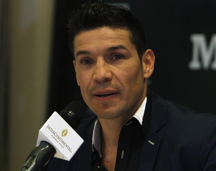© Reuters. الملاكم الأرجنتيني مارتينيز بطل العالم السابق سيعتزل خلال أسابيع