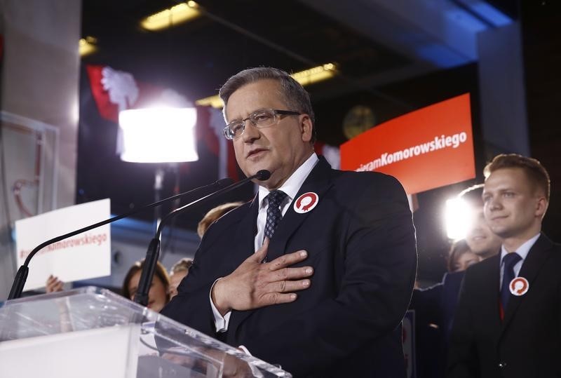 © Reuters. Presidente polonês Komorowski faz discurso após eleições 