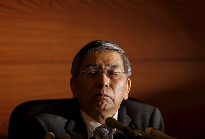 © Reuters. Bank of Japan Governor Kuroda attends a news conference at the BOJ headquarters in Tokyo