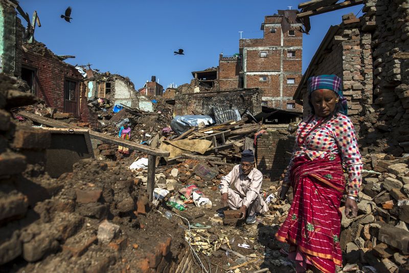 © Reuters. Otro fuerte terremoto estremece Nepal, cerca del Everest