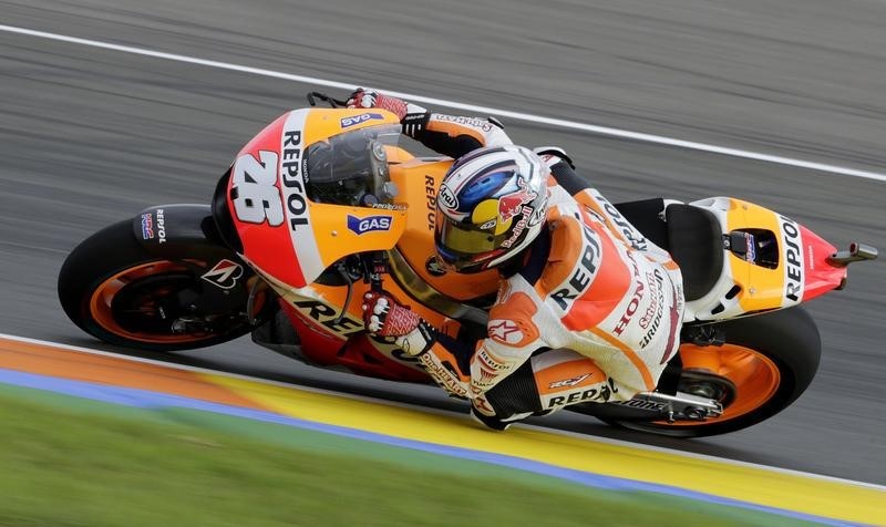 © Reuters. Honda MotoGP rider Pedrosa races during third free practice session ahead of Valencia Motorcycle Grand Prix at Ricardo Tormo racetrack in Cheste