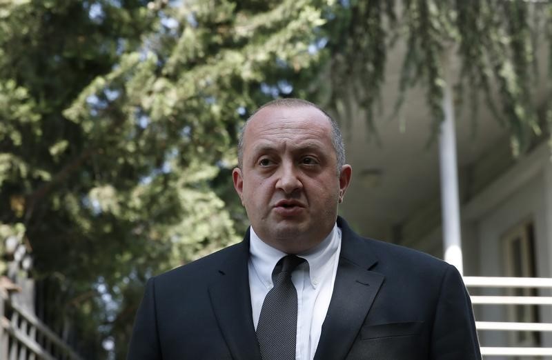 © Reuters. Georgia's President Margvelashvili speaks to the media after leaving the residence of the late Georgia's former president and Soviet foreign minister Shevardnadze, in Tbilisi