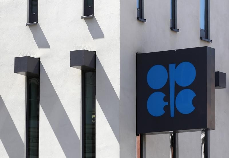 © Reuters. Organization of the Petroleum Exporting Countries logo is pictured at its headquarters in Vienna