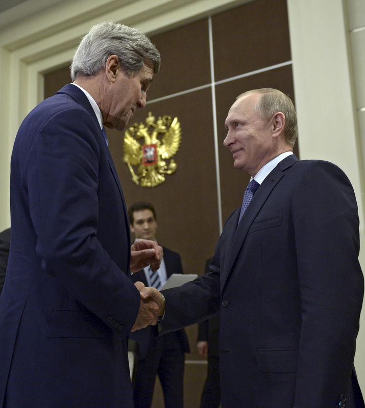 © Reuters. Kerry se reúne con Putin para sondear la disposición de Rusia en Ucrania y Siria