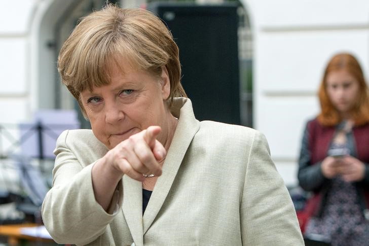 © Reuters. German Chancellor Merkel gestures during her visit to the Roentgen school in Berlin