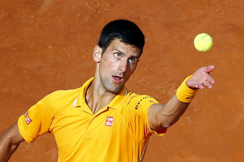 © Reuters. Tenista sérvio Novak Djokovic durante partida contra o espanhol Nicolas Almagro no Masters de Roma