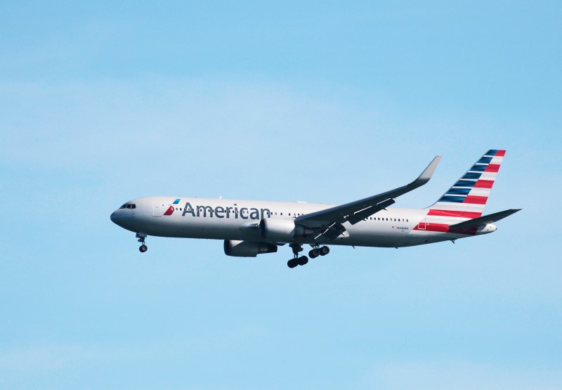 © Reuters. An American Airlines Boeing 767 lands at San Francisco International Airport, San Francisco