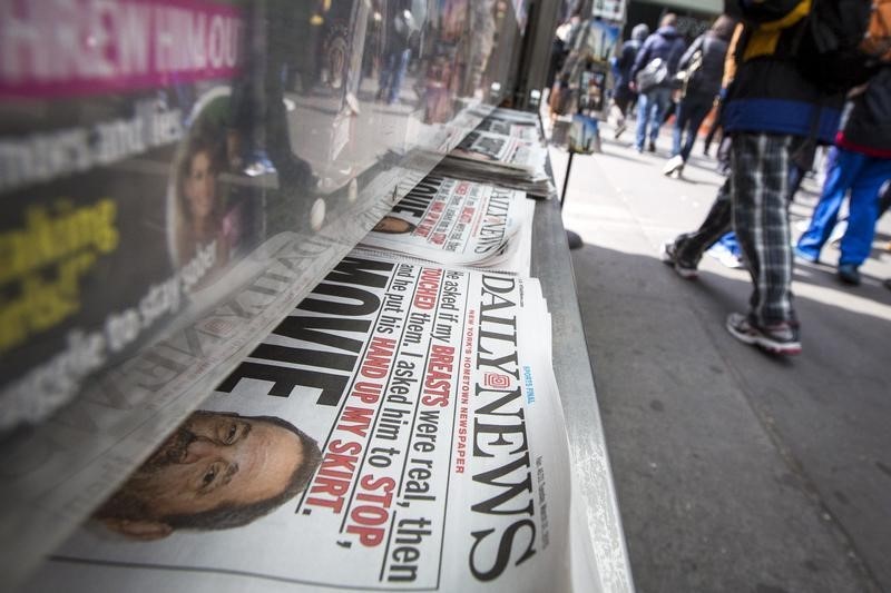 © Reuters. Copies of the New York Daily News are displayed on a newsstand in New York's Times Square