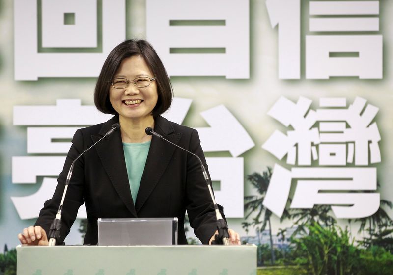 © Reuters. Taiwan's main opposition Democratic Progressive Party (DPP) Chairperson Tsai Ing-wen gives a speech during a news conference in Taipei 