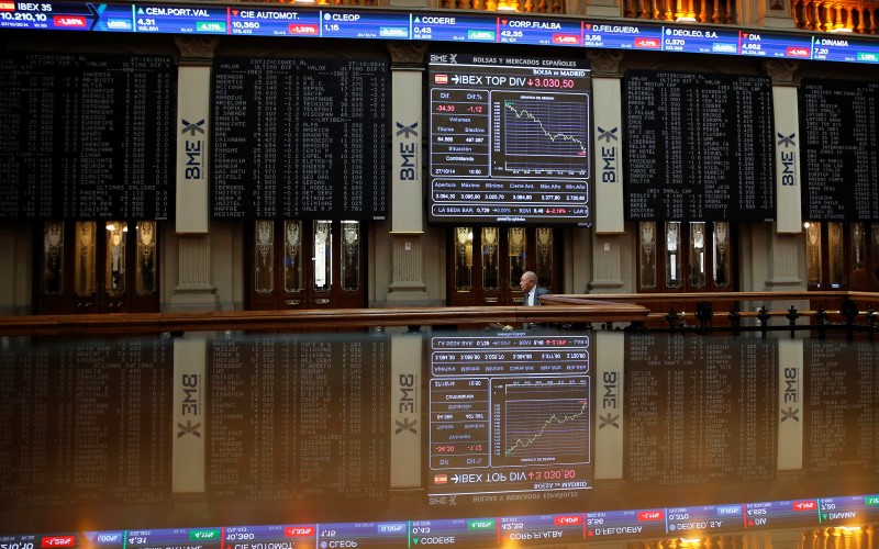 © Reuters.  El Ibex abre con rebote entre cascada de datos macroeconómicos y resultados