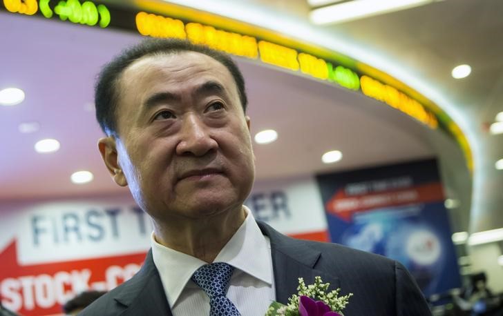 © Reuters. Wang Jianlin, chairman of Wanda commercial properties, attends a ceremony during the debut of the company at the Hong Kong Stock Exchange