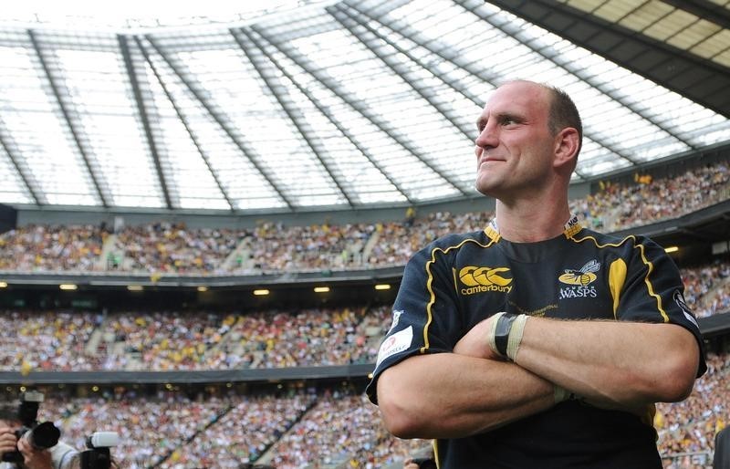 © Reuters. Dallaglio of London Wasps waits for the final whistle on the way to defeating Leicester Tigers in the Premiership rugby union final at Twickenham in London