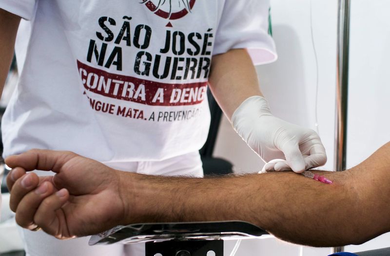 © Reuters. تفشي حمى الدنج يشكل تحديا لرئيسة البرازيل