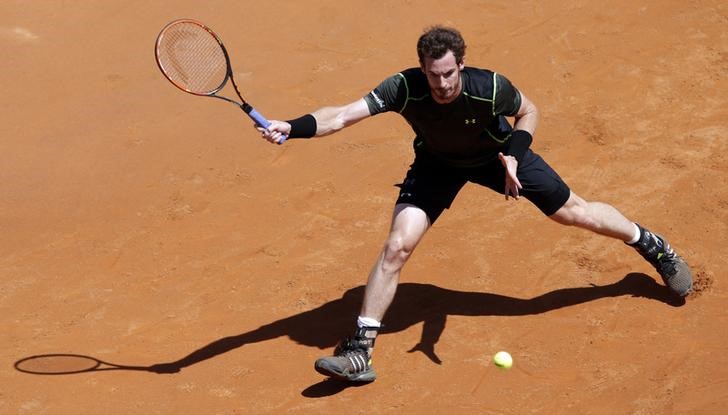 © Reuters. Andy Murray em partida contra Jeremy Chardy  no Masters de Roma