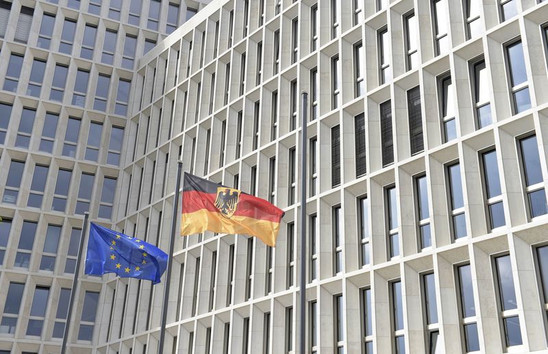 © Reuters. LA COMMISSION EUROPÉENNE DEMANDE À L'ALLEMAGNE D'INVESTIR DAVANTAGE