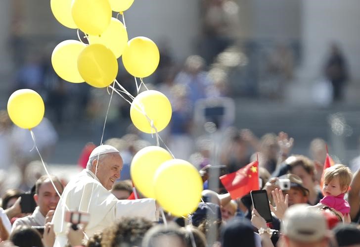 © Reuters. Papa Francisco na Praça de São Pedro, no Vaticano