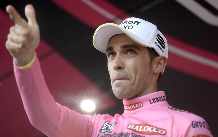 © Reuters. Polanc gana en la primera etapa de montaña del Giro, Contador se sitúa líder