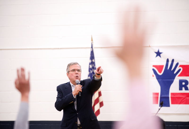 © Reuters. Former Florida Governor Jeb Bush takes questions at a town hall meeting in Reno