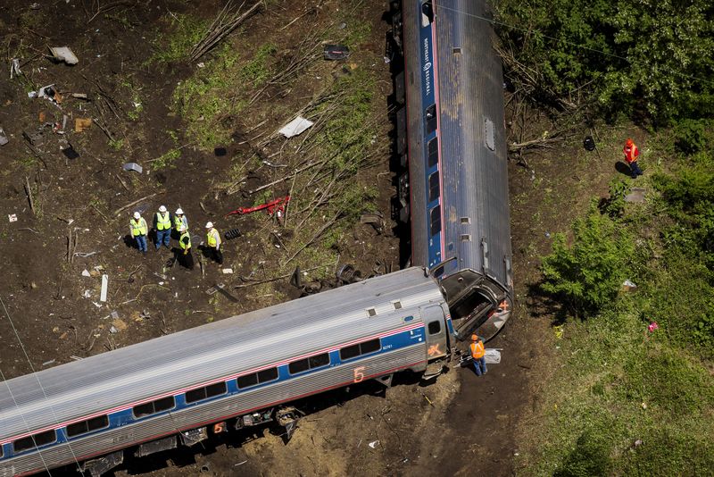 © Reuters. Trem que descarrilou na Filadélfia, nos EUA