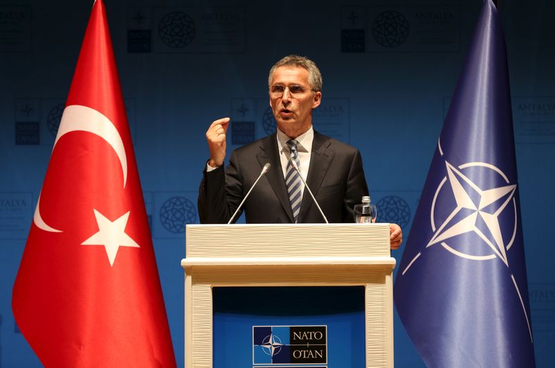 © Reuters. Secretário-geral da Otan, Jens Stoltenberg, concede entrevista