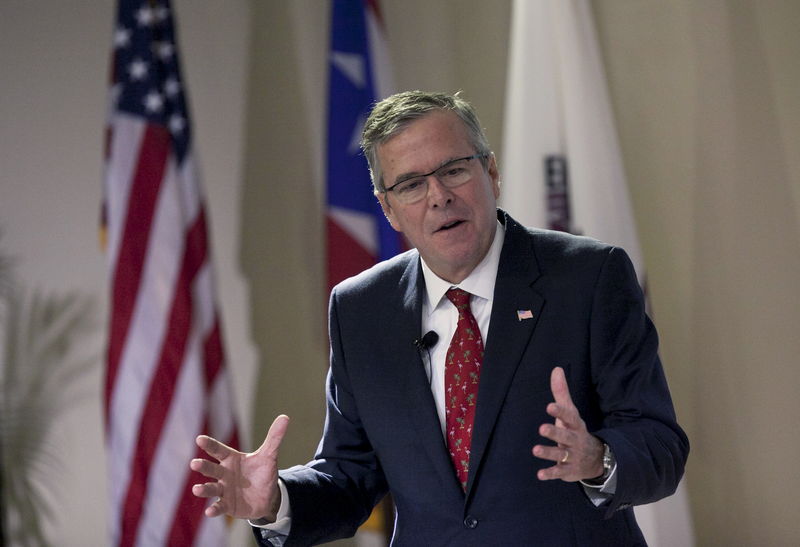 © Reuters. في زلة لسان فيما يبدو.. جيب بوش يقول "أنا سأشارك في سباق الرئاسة"