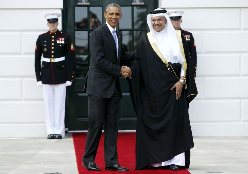 © Reuters. Obama welcomes Secretary General of the Gulf Cooperation Council Abdul Latif bin Rashid Al Zayani as he plays host to leaders and delegations from the Gulf Cooperation Council countries at the White House in Washington