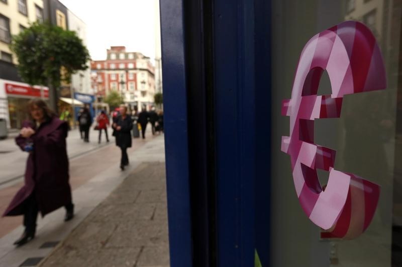 © Reuters. A sign displaying the Euro symbol is seen on a shop window in Dublin city centre