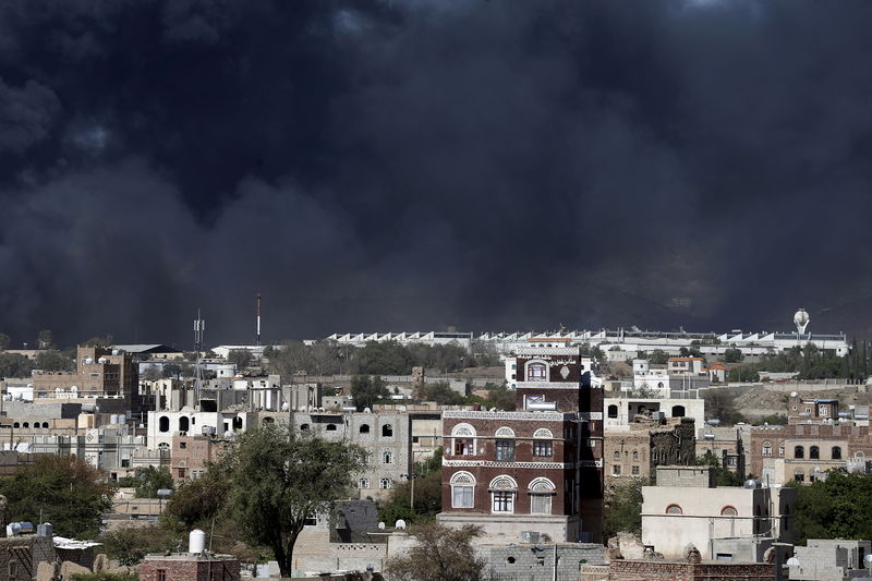 © Reuters. التاريخ.. ضحية من ضحايا حرب اليمن
