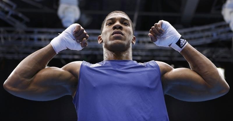 © Reuters. Britain's Anthony Joshua celebrates after he was declared the winner over Italy's Roberto Cammarelle following their Men's Super Heavy (+91kg) gold medal boxing match at the London Olympics