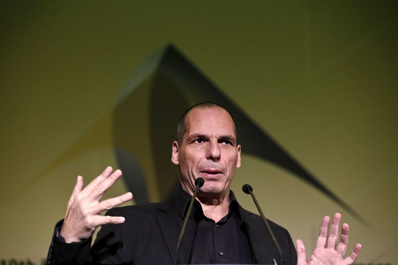 © Reuters. Ministro das Finanças grego, Yanis Varoufakis, durante conferência em Atenas