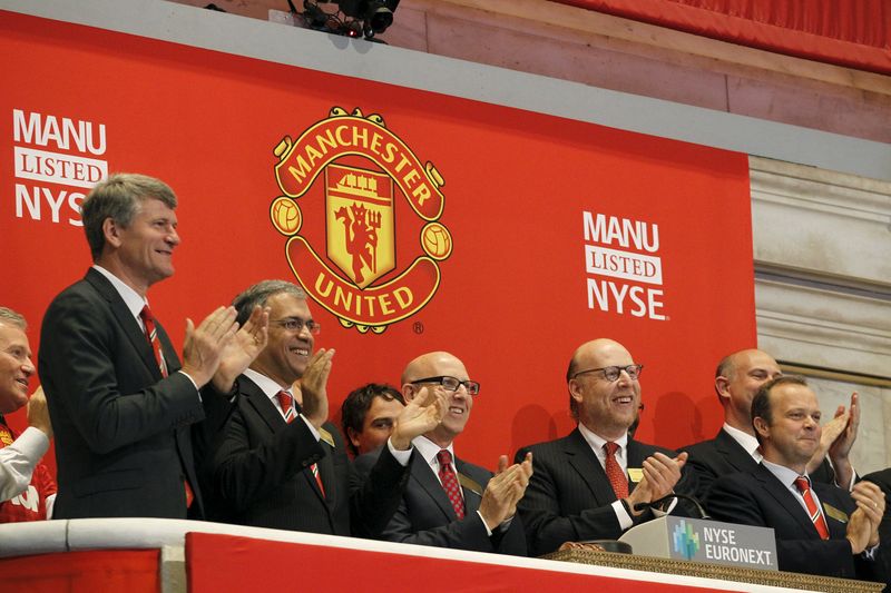 © Reuters. File photo of Manchester United executives and owners ringing the opening bell at the NY Stock Exchange